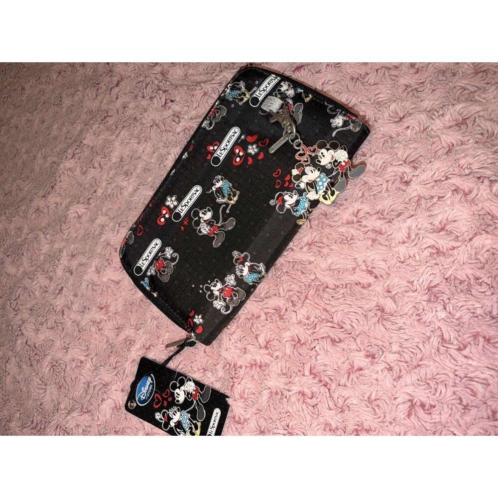 NWT Lesportsac Black Wallet Minnie Mickey Mouse Zip Disney Heart Kiss